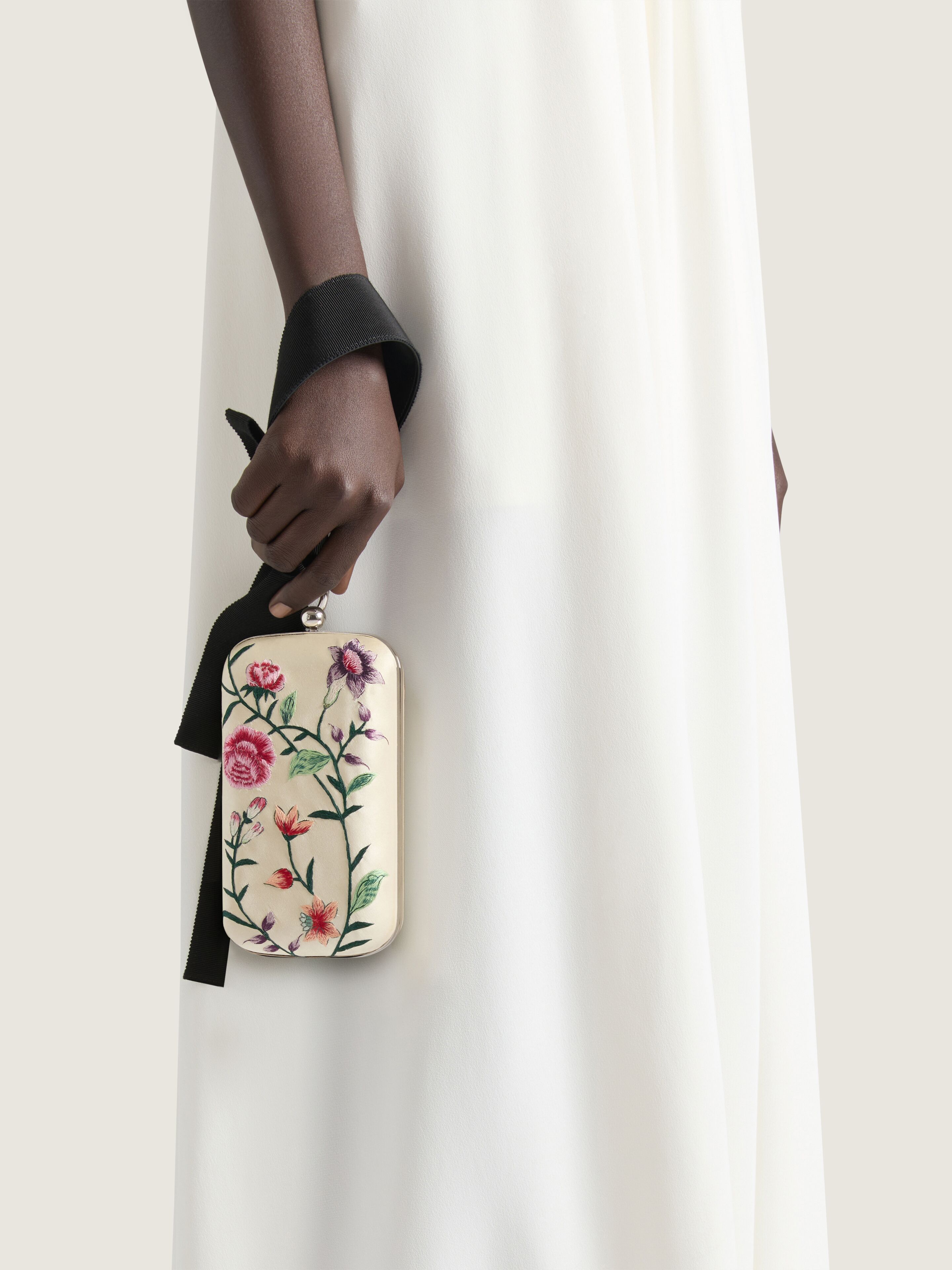 Evening clutch with floral embroideries and bow